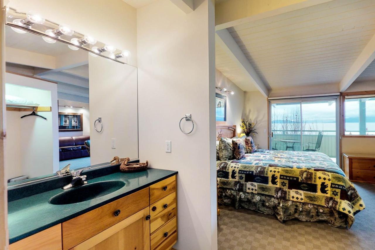 Many Springs Lakefront Condos Bigfork Habitación foto