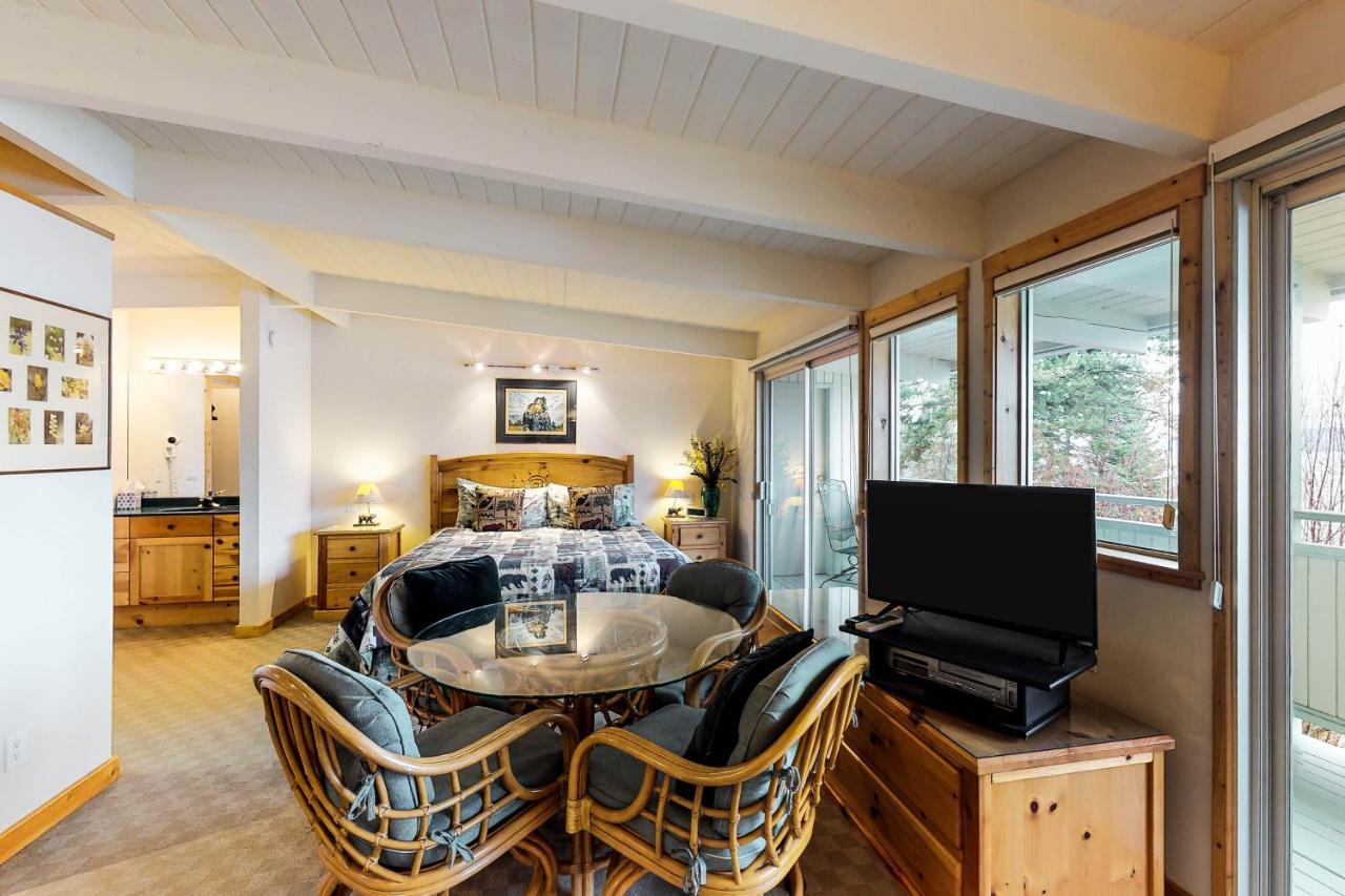 Many Springs Lakefront Condos Bigfork Habitación foto